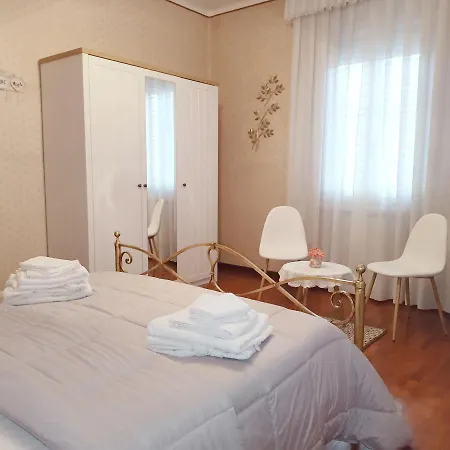 Konukevi La Casa Di Tino 4*